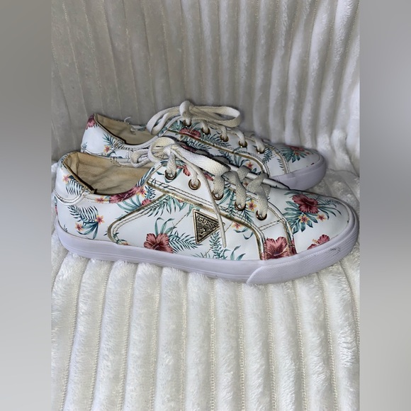 GUESS | GIRLS SNAKERS | size 6M - Picture 1 of 6